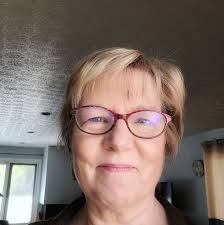 What style and paint color to use for trim in a Mid Century Modern home?