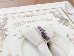 Fransız dantelli i̇pek şantuk leke tutmaz 12 kişilik masa örtüsü takımı pudra,krem ve cappuccino renk seçeneği i̇le ürün i̇çeri̇ği̇: 4 Lu Amerikan Servis Madame Coco