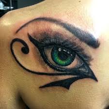 45 Unglaubliche Agyptische Auge Von Ra Tattoos Designs Bedeutungen Sonnengott Horus 2018 In 2020 Auge Von Ra Tattoo Augen Tattoos Auge Des Re