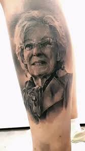 Tattoo-kunstenaars maken van huid een canvas vol verhalen en stijl. Wil je  unieke en professionele tattoos? Check Tattoo Bob Rotterdam. .  #kleinetattoos #piercing #piercings #tattoodesign ...