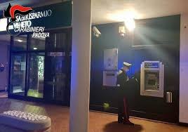Situato in centro paese in contesto di tre unità, appartamento al piano primo e composto di: Assalto Al Bancomat All Alba Divelto Lo Sportello Esterno Per I Prelievi Il 31 Gennaio 2020