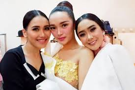 10 Harga Wah Fashion Item Penyanyi Dangdut Elegan Berkelas Namun terkadang ada beberapa faktor yang membuat banyak orang merubah namanya termasuk para artis indonesia khususnya penyanyi dangdut. fashion item penyanyi dangdut elegan