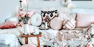 Un estilo decorativo libre que se salta por completo las normas y que abusa las alfombras de estilo marroquí van muy bien en el estilo boho chic. Giunsa Pagdayandayan Ang Usa Ka Sala Sa Estilo Sa Boho Chic Bezzia