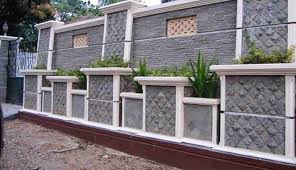 Pagar rumah mempunyai beberapa fungsi sebagai gerbang masuk dan pembatas area rumah, mempercantik tampilan rumah dari luar, sekaligus sebagai benteng rumah. Tak Ingin Rumah Diintai Maling 4 Pagar Ajaib Ini Ampuh Untuk Mencegahnya Boombastis