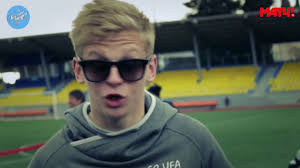 Although zinchenko started only three premier league games before the end of january, with zinchenko started both the efl and fa cup final successes against chelsea and watford respectively. Rap Gott Und Trainerliebling Das Ist Ukraines Allzweckwaffe Onefootball