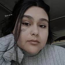 Scarlett Johansson al puro estilo 'Old Hollywood' con un vestido de  terciopelo azul noche y guantes a juego ♥️ #Oscars