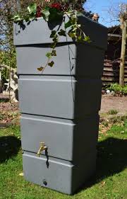 regenton itza tuinontwerp tuin en fietsenstalling