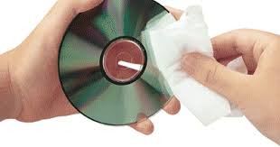 Ada yang sekadar melihat seperti angin lalu, namun ada juga yang serius memperhatikan karena ada sesuatu yang tak lazim atau karena sesuatu yang menarik. Cara Mengatasi Kepingan Cd Dvd Yang Macet Atau Tidak Terbaca