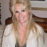 Dina Toth's Instagram, Twitter & Facebook