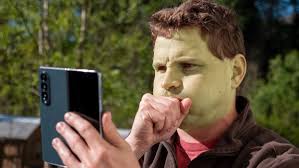 Khi bạn ốm, mẹ bạn bảo đó là do bạn chơi điện thoại quá nhiều: Liệu điều đó  có đúng?