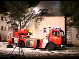 Auto Fliegt In Kirchendach Einfach Unglaublich Youtube