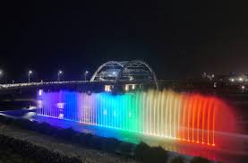 Oleh karena itu disarankan untuk datang lebih awal agar anda bisa masuk sesuai dengan jam bukanya. Jembatan Surabaya Kenjeran Menari