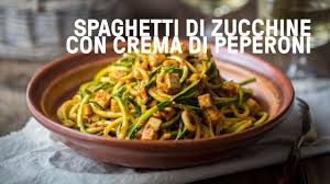 Gli Spaghetti Di Zucchine Sono Una Ricetta Per Un Primo Piatto Leggero E Saporito Ideale Per Soddisfare Anche I Palati Piu Esigenti Ricette Zucchine Peperoni