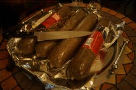 In honor of the scottish poet robert burns, his admirers display a haggis to the tune of bagpipes and recite the famed poem address to a haggis. Wo Wurstkonig Haggis Und Wildsau Aufeinandertreffen Robert Burns Dinner In Mittelhessen Mittelhessenblog