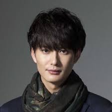 何ですかこの完璧なお顔立ちは d 岡田将生 okada masaki 謎の男 x 名刺ゲーム 岡田将生 顔立ち メンズヘアー