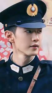 Very dark man and portable in the ring 🥊🥊🔔 anybody who win is going home  with a trophy 🏆🏆