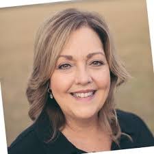 Michelle Robey's Instagram, Twitter & Facebook