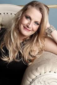 Goodness Abounds: 365 True Stories of Loving Kindness (365 Book Series):  Chapman, Jodi, Teck, Dan: 9780998125121: Amazon.com: Books