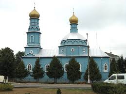 І хоча древнє дерев'яна споруда пізніше було перебудовано в камені, в ньому як і раніше збереглася чарівна атмосфера старовини. Illinska Cerkva Kamin Kashirskij Foto Opis Adresa