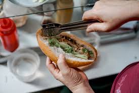 Characterized by flaky crust and either pork or chicken as the filling. Banh Mi Viá»‡t Nam Hanh Trinh Tá»« á»• Banh ThÆ°á»£ng LÆ°u Cho Ä'áº¿n Mon Äƒn Ä'Æ°á»ng Phá»' Lam Kinh Ngáº¡c Cáº£ Tháº¿ Giá»›i