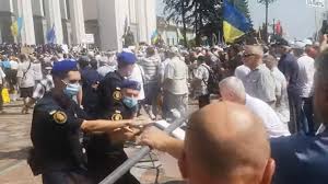 У києві зникла неповнолітня дівчина з другом: U Kiyevi Veterani Mvs Shturmuyut Verhovnu Radu Video Novini Kiyeva