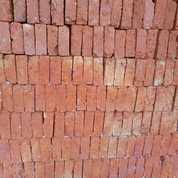 Sebagian dari kita mungkin hanya mengetahui material bangunan tersebut seperti bata merah dan batako, namun tahukah anda bahwa saat ini ada jenis batu bata yang bobotnya lebih… Jual Beli Bahan Bangunan Yogyakarta Jualo