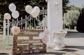 Willkommen Auf Schloss Wulkow Wir Jedes Noch So Kleine Detail Auf Unseren Hochzeiten Dekor Hochzeit Dekoration Hochzeit Hochzeit Willkommensschilder