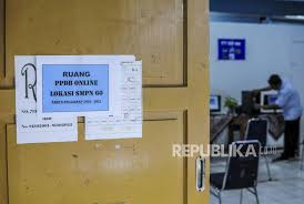 Siap ppdb online, adalah sebuah sistem yang dirancang untuk melakukan otomasi seleksi penerimaan siswa baru (psb), mulai dari proses kabupaten / kota peserta siap ppdb jawa barat. Ppdb Smp Di Depok Akan Dibuka Untuk 11 Rombel Republika Online
