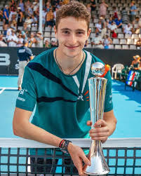 У умбера есть и сестра леа. Ugo Humbert Fans Home Facebook