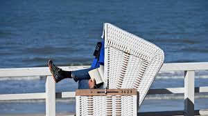 Die friedrichstraße in westerland auf sylt an ostern. Coronavirus Wie Manche Sylter Ihre Gaste Trotz Verbots Auf Die Insel Bringen Welt