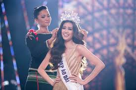 Khánh vân chọn trang phục tông màu tươi sáng để giúp tinh thần thêm phấn chấn. Láº­p Ká»³ Tich Top 5 Miss Universe NhÆ°ng H Hen Nie Khong Dam Dáº¡y Khanh Van Bao Hoa Háº­u Doanh Nhan