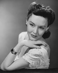 How To Add Height At The Crown Of The Head 1940s Hairstyles Hair Styles Retro Hairstyles