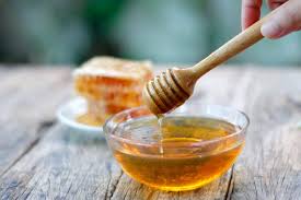 Si vous cherchez un soin naturel et efficace, cet tout autre aliment (pomme de terre) / objet (cuillère à café) ou simplement 2 glaçons feront l'affaire. 12 Remedes Anticernes Naturels Et Efficaces A Tester Pendant Le Confinement