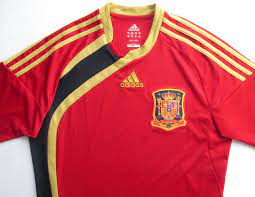 The spain football kit has been refreshed ahead of the 2018 world cup. Spain 2009 2010 Home Football Shirt Soccer Jersey Camiseta Adidas Iniesta Era S Ebay Football Shirts Soccer Shirts Soccer Jersey