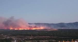 Un spectaculaire incendie s'est déclaré ce samedi soir vers 20 h sur le fleuve la giscle à grimaud. Hjtayh Zgq3bim