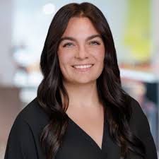 JLL's Latino Empowerment Resource Network has created the LERN Limelight  program to recognize and celebrate the accomplishments of our members.