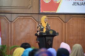 Mereka berbagi soal jurusan, pergaulan kampus, biaya hidup, sampai ke masalah beasiswa. Pengarahan Kepada Mahasiswa Penerima Beasiswa Pemkab Gel Ii 2018 9 Pemerintah Kabupaten Jember