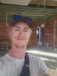 👋 Welcome to FIFO Australia! You've just joined the biggest FIFO and  mining community out there and we're here to help you cut through the noise  and actually get into site-based work.