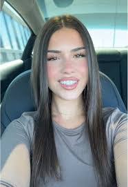 Dana Hilton's Instagram, Twitter & Facebook