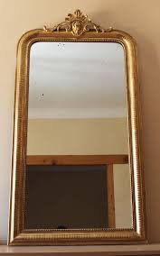 Miroir Ancien Dore A La Feuille Dor De Style Louis Philippe Surmonte Dun Magnifique Fronton Miroir Mural Datant Du Xix Siec Antique Mirror Mirror French Mirror