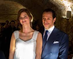 Lo scrive stefano accorsi sul suo profilo instagram, postando una foto che lo ritrae in ospedale, con il neonato tra le braccia, insieme alla moglie bianca vitali. Matrimonio A Sorpresa Di Stefano Accorsi Ma Chi E La Sposa Bianca Vitali