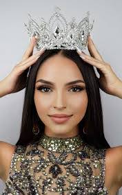 Tiffany Vest's Instagram, Twitter & Facebook