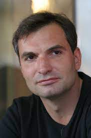 Vraždy, kde představuje bratra hlavní hrdinky klaudie wolfové leoše. Jiri Machacek Wikipedia