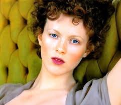 bizarre to see karen elson with short curly brown hair.