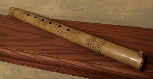 Selain itu, pupuik tanduak adalah alat musik sederhana yang memiliki nada tunggal. Saluang Seruling Tradisional Minang Mepow Net
