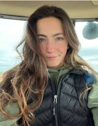 Who can treat me special as a queen 🫅 ❤️❤️