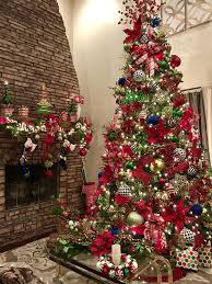 My Red Green Gold Black And White 12ft 14ft Christmas Tree 2016 After Decorat Christmas Tree Inspiration Green Christmas Decorations Cool Christmas Trees