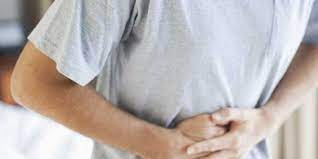 Această durere care dispare odată ce ne oprim, nu are legătură cu ficatul, ci cu intestinul gros care face un „cot în dreptul ficatului şi gazul se ridică şi apasă pe. Durerile Sub Coaste Ce SemnificÄƒ Si Cand Este Cazul SÄƒ Te Ingrijorezi Medical Tv