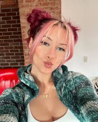 Victoria Mccartney's Instagram, Twitter & Facebook