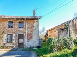 29 900 House In Cheronnac Pretty 2 Bedroom Cottage With Expansion Potential With Attached Garden And Stone Bar Renovation Maison Maisons Francaises Maison